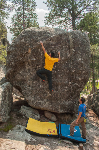 Michael Madsen climbs a V7 in the Trash Cans. PHOTO: Kelsey Brunner