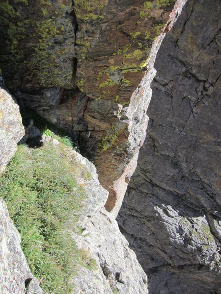 Three pin belay with background. The crack is where the pins are.