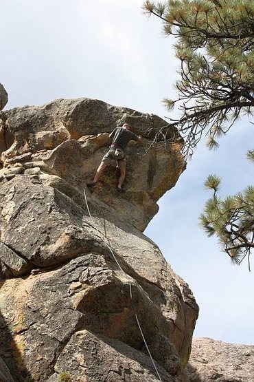 Going for the anchors on Smackdown (5.8), Holcomb Valley Pinnacles