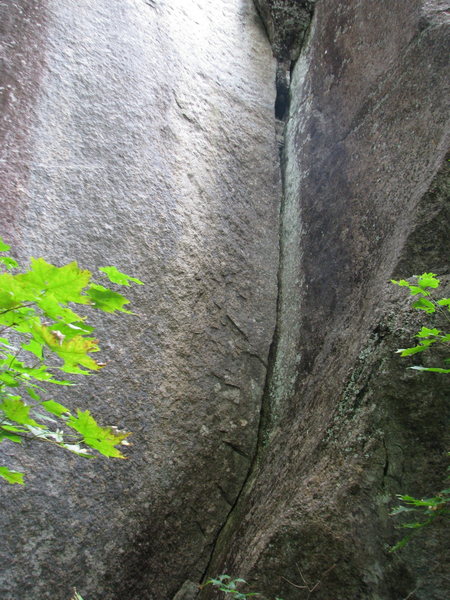 This is a very obvious crack in corner around left of Crack in the Woods. Anybody know anything about it?