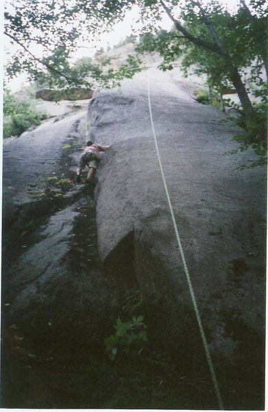 Start of Tier Pressure.  Note the "footprints" cleaned into the moss.  The smooth buttress to the right (where the rope is lying) is the toprope testpiece "Psychotic", friction 5.10+.