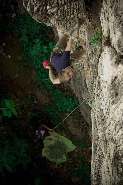 Eric Elofson on some climb on Fumakilla Wall, photo by Dan Holtz.