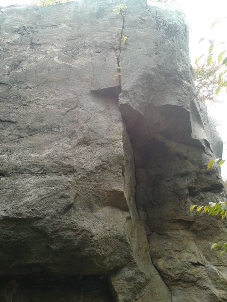 Piton Crack follows the obvious thin splitter. Not an easy route to get a solid picture of!