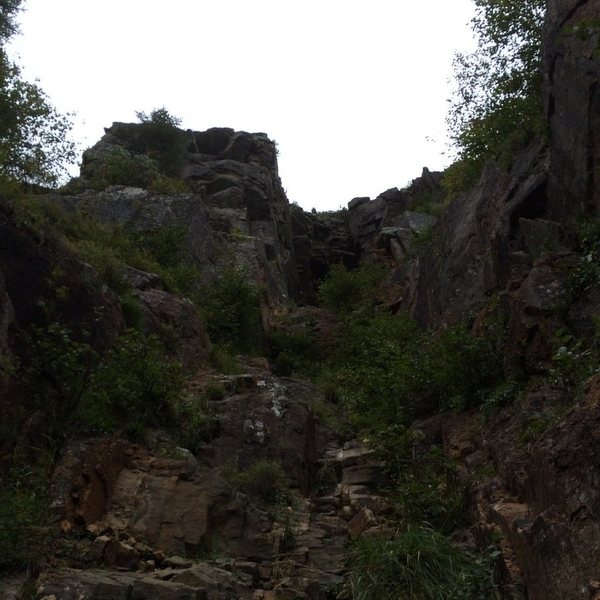 Unclimbed gulley?  1 over from green's.  Steep cave at the top of the gulley, looks rugged.<br>
