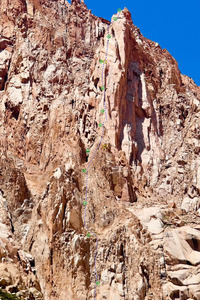 el cohete, mejor no hablar de ciertas cosas topo<br>
<br>
the bottom half is rather bad rock and easy climbing. the upper half is much better rock. the blue line is my recommendation. the red "variation" is actually the original route but you'll enjoy it more to follow the blue line instead.<br>
<br>
green circles are rap stations. yellow circles are good bivy spots.