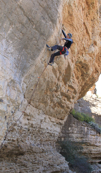 Ticking another 5.12 warm-up<br>
Flying Cows (5.12b)