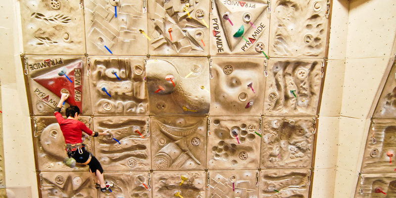 Lead climbing on world cup Pyramide wall