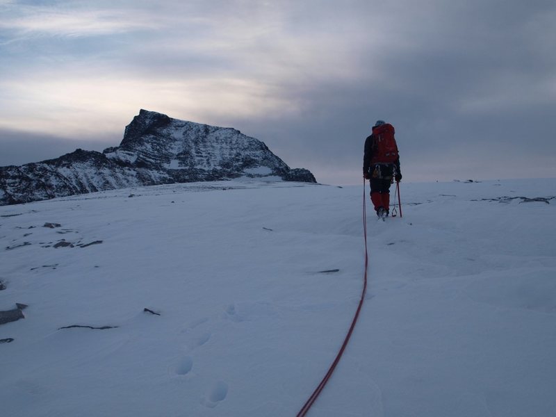 Looking at Tåga from Tårnfjell, heading towards the ridge.