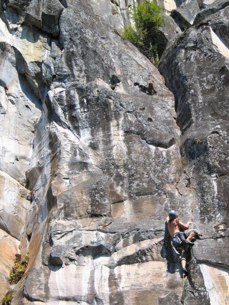Mike Holmes pulling BDF's 1st pitch crux.  Baker's Dozen is visible on the left.