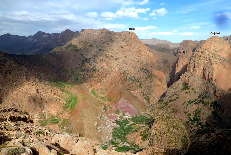 The village and some surrounding mountains