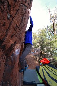 This shows pretty well the left start hold and the left crimp.