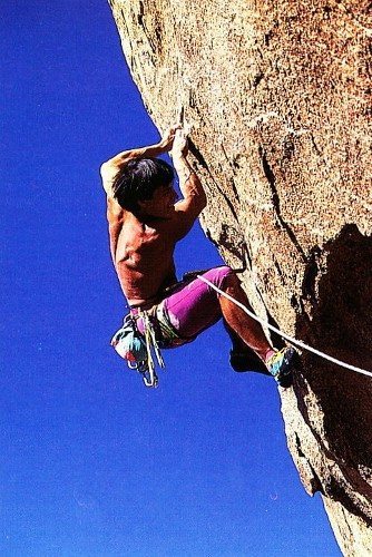 Tony Yaniro on Warpath (5.12c), Joshua Tree NP<br>
<br>
Photo by Heinz Zak