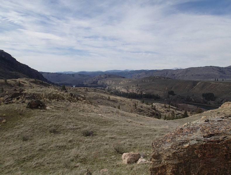 View South down the Okanogan Valley from Lower Crag