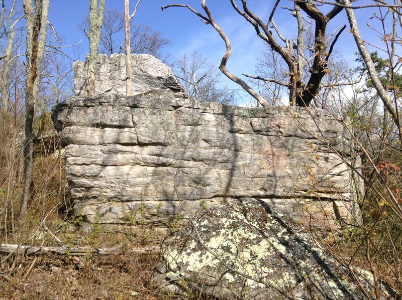 Ridge Boulders Area: What I'm pretty sure is the lichen boulder. The trail leading here is extremely overgrown and hard to follow. Guidebooks say that it's about a 5-10 minute walk from the Satellite Boulder to here, but it's more like 2-3 min. Good warm up boulder. 