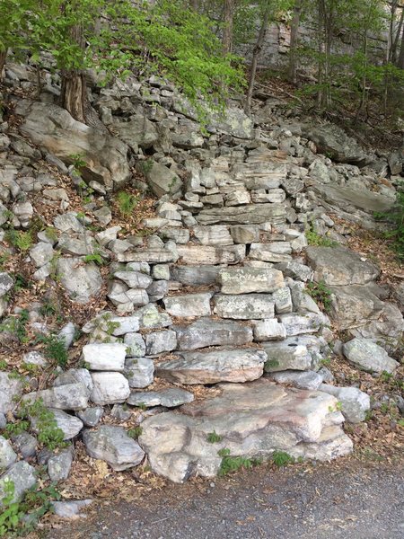 MF/Mac Wall approach trail.  The next trail is [[Welcome to the Gunks]]110455114