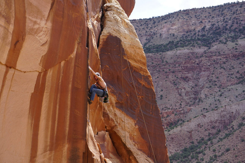 Me leading at the crux dihedral on Unknown Awkward.<br>
<br>
Photo by Shawn Wright.