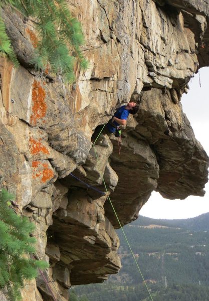 Keith North preparing to bust the big move through the Saigon crux.