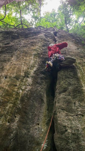 Chris Kreutzer on the first assent, thanks to Zizhuang Yang for the photo