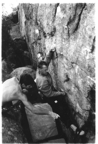 Dan Schwarz sending The Ice Pick V4, Watson Lake, AZ 1999.