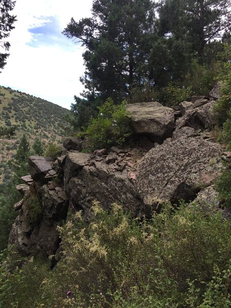 This outcropping sits directly below a grassy flat area and the start of the climb.