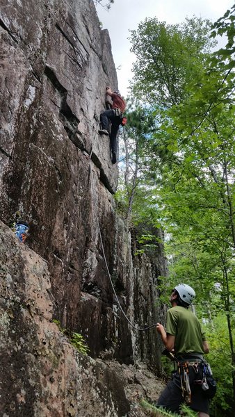 Pulling through the boulder problem on lead