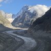 The approach to l'Envers goes up the Mer de Glace.