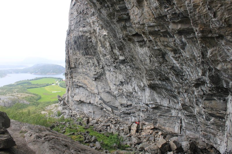 Left Side of Hanshelleren