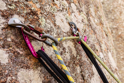 At the top of Monkey's Way about 25' feet to the right you got chains. 