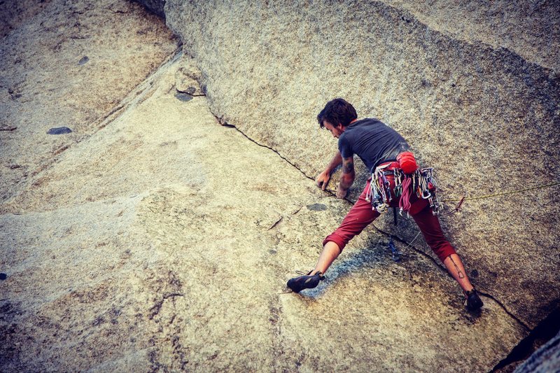 Fun crux! Everything else was good too, but I really wish this section was longer. Stoppers and tiny cams up to X4 .3 work in this.