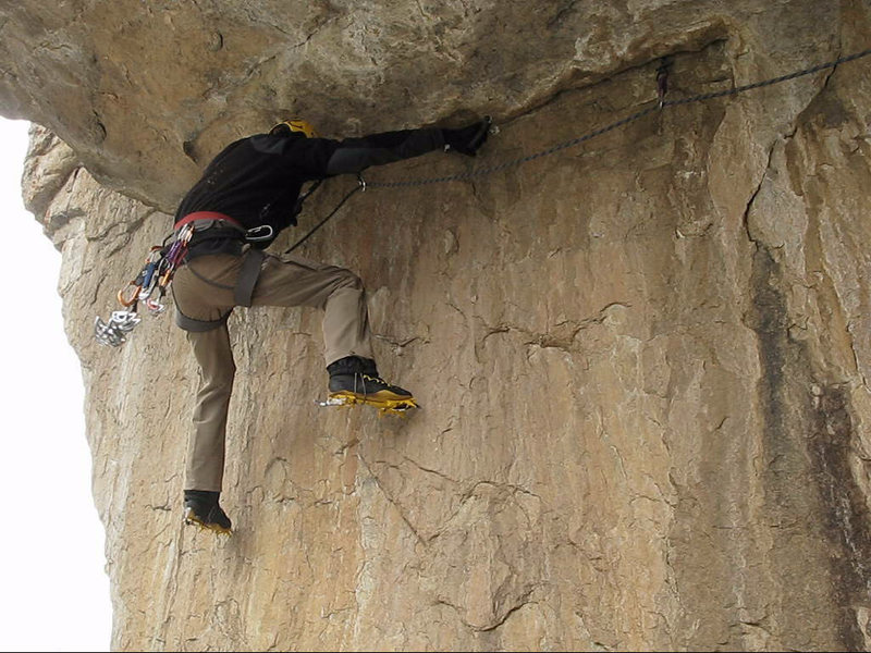 Ryan focusing on very thin feet and pick torques on this amazing golden granite.