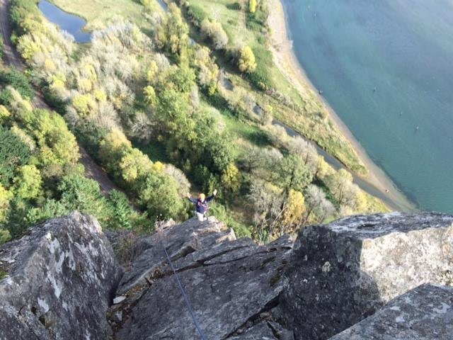 Here I am coming up pitch 4. It starts out a bit tricky, and the ending up the slabby overhangs are also a bit tricky.