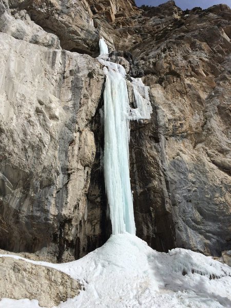 Awesome piece of ice for being in a desert. Ballsy lead for a warm up pitch!!