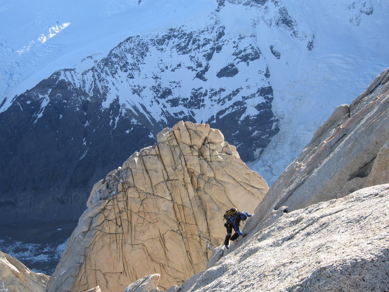 Crystal Davis-Robins floats her way up the final pitches of Aguja Rafael, 2007