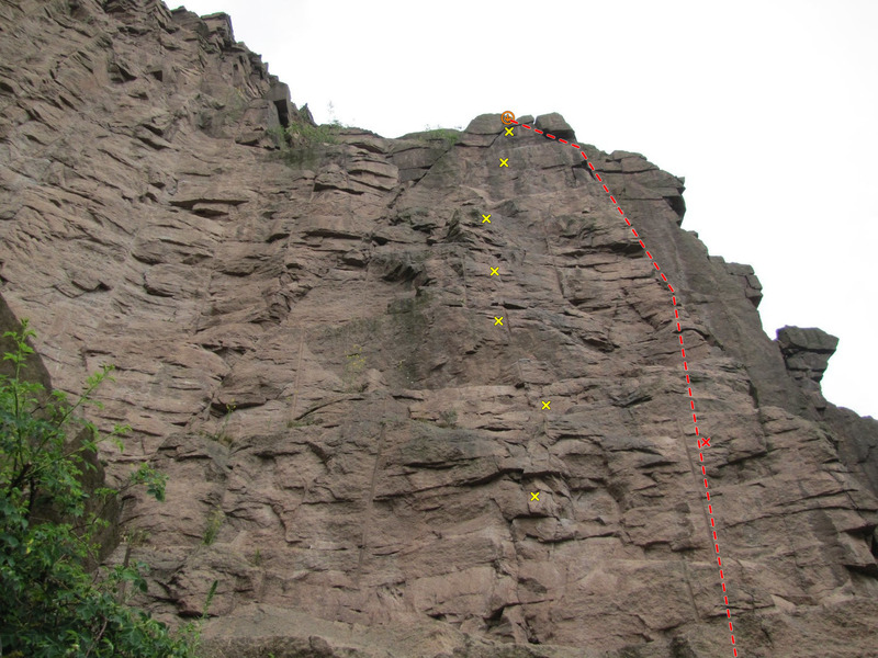 Flying Fox (yellow) and Alter Fuchs (red), the two right-most routes on Altherrenwand.