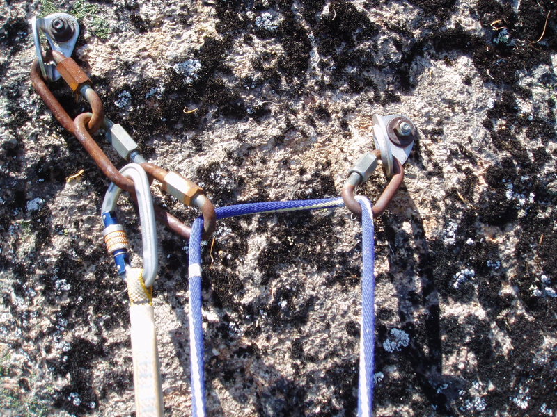 Anchor at the top of "Gawking". Note the upper left bolt has rusted already. The right-side bolt is either newer, or the bolt itself is stainless, but not the nut and washers. 