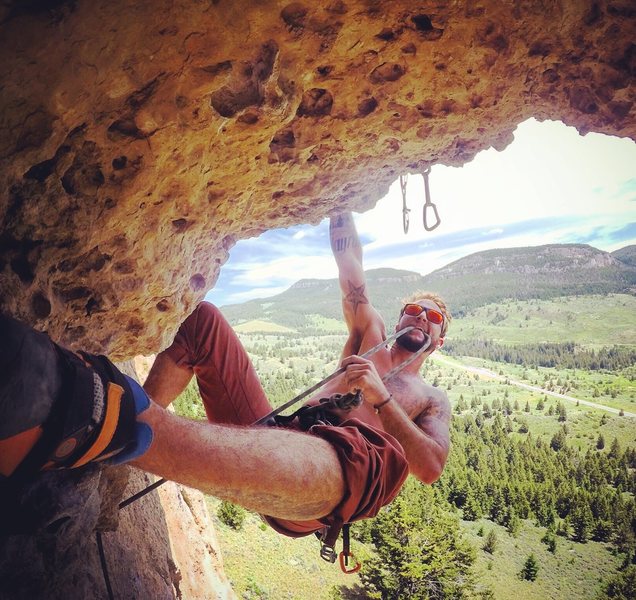 Epic route with a roof that allows a phenomenal clipping of the anchors!