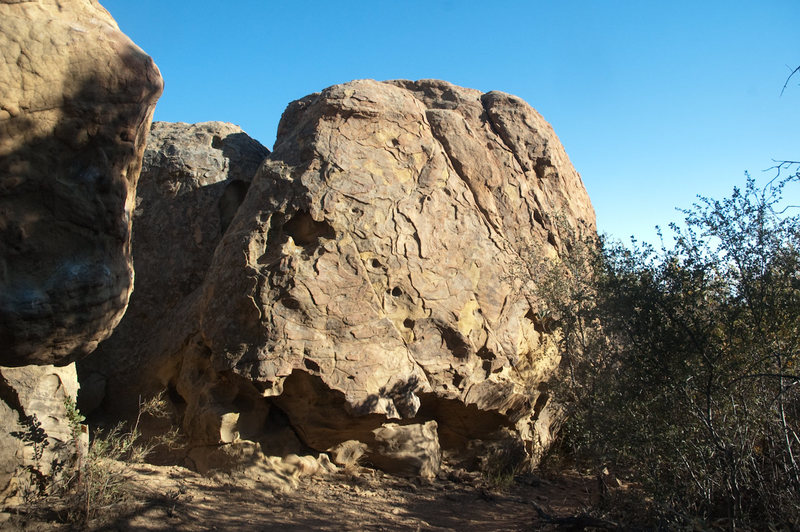 awesome warmup boulder next to the rats nest boulder