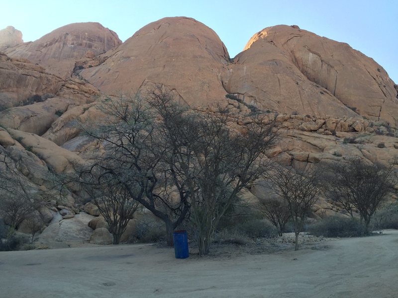 The 4 Pontoks with Pontok 3 in the middle of the<br>
Photo from Old Graves Site Campground