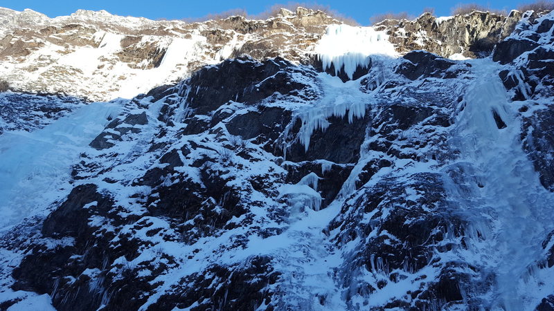 Walking around the corner to this Grand Slam of climb will make any ice Hunter happy.