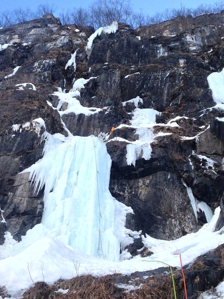 Cut left on this ledge and keep climbing into the hanging ice at above the climber.