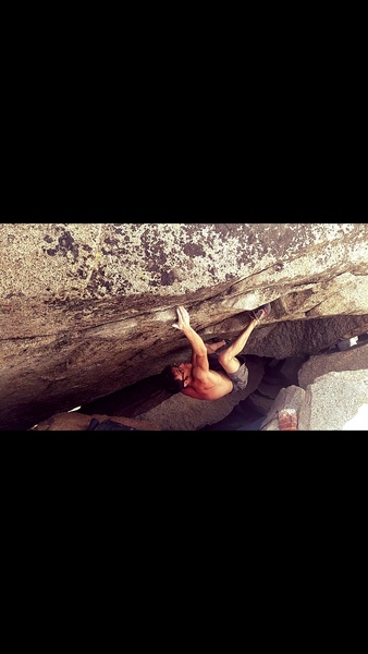 Alex Converse on the FA of (Illmatic V6***) This is a sick line, all that you want in a boulder problem.