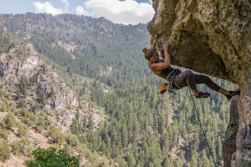 Amanda pulling over the roof on NorthFace Massacre 11b