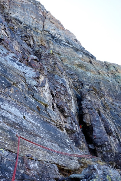 The route description says to climb though a "cave-like chimney" in the area where the rock quality deteriorates and the route enters a band of "chocolate-colored rock." This may or may not be the correct chimney, but either way it was pretty fun to climb and worked quite well.