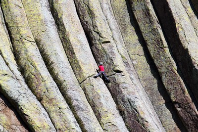 This is a good view of the traverse on the first pitch. Don't start traversing until your hands are in the horizontal crack.