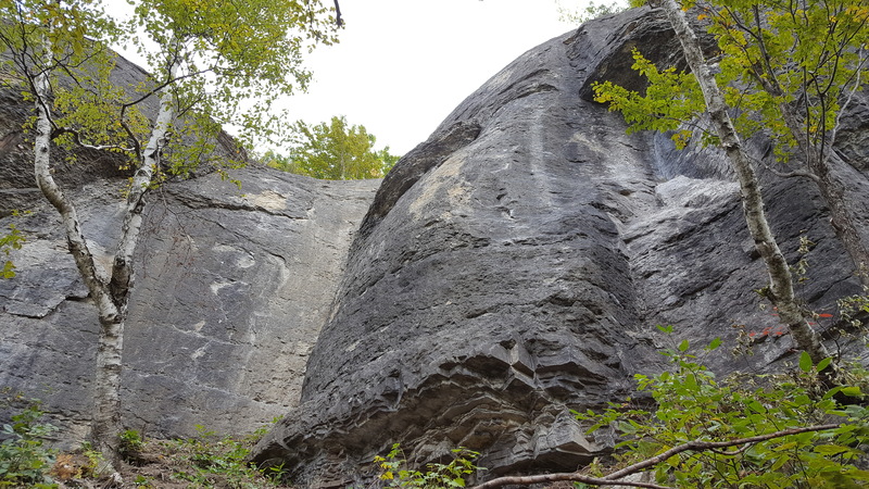 The Hyphen Section is a good spot for beginners as the belay area is safe and it features several easy lines side by side, as well as one harder line to test your skills on.