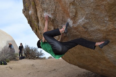 Troy getting the intro hand toe match.