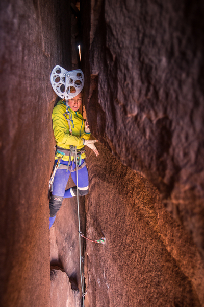 Pamela making the awkward moves into the squeeze while the wind makes it almost impossible to hear.