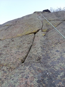 A must-do finger crack high on the east face. Pitch 2 of a nice 3-pitch line.