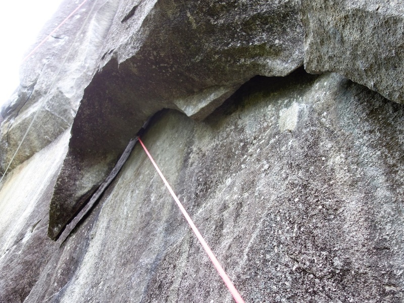 Traverse under giant roof flake. To avoid heinous rope drag, best to have the rope going underneath the flake. #4 protects the traverse left under the flake.