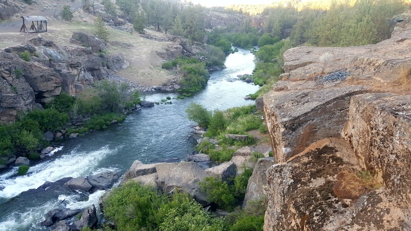 Deschutes River below Cline Falls